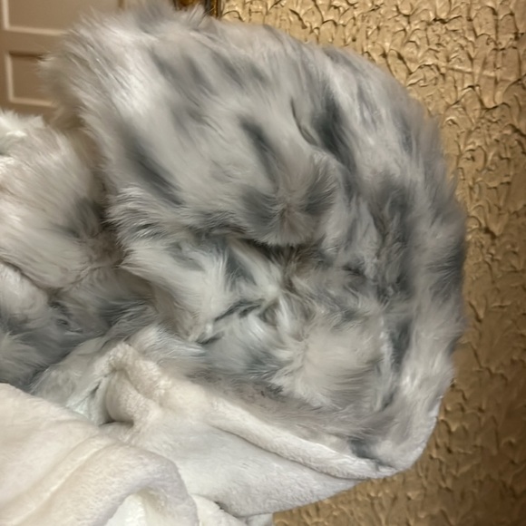 PB Teen Robe - Picture 4 of 4